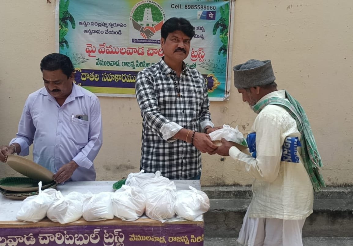 దాతల సహకారంతో 1795 రోజులుగా అన్నార్తులకు అన్నదానం